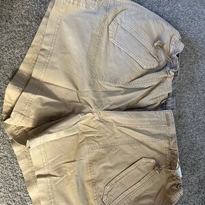 NWT American Eagle Outfitters Women’s  Khaki Cargo Shorts